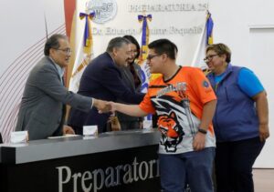 Becas para estudiantes en Escobedo NL